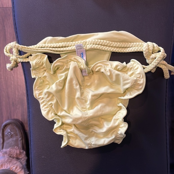 La Vie En Rose bikini super cute! Top Large, bottoms XS - Picture 5 of 5